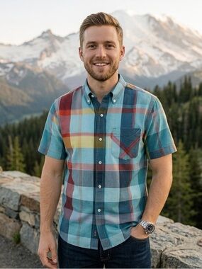 Levi's Blue and Red Casual Button Down Shirt Vibrant Plaid Design mens size LG